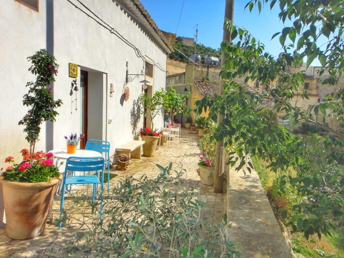 Lilibeth Houses - Charming & Lovely Views Scicli Exterior photo